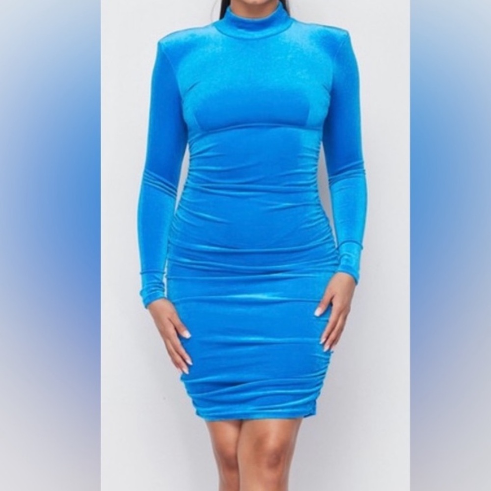 Blue Velvet Mini Dress perfect for the winter! 👌🥶 please read the description ⬇️